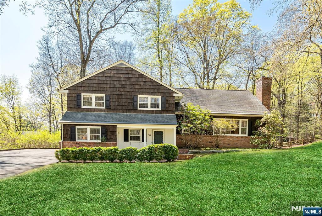 Primary Photo - 16 Barnfield Ct