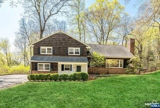 Building Photo - 16 Barnfield Ct