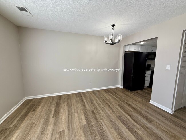 Foto del edificio - Stunning 2 Story townhome