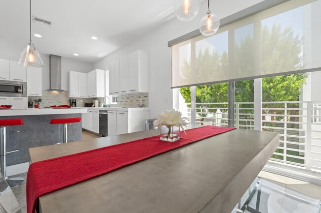 Foto del edificio - 1367 N Ocean Blvd