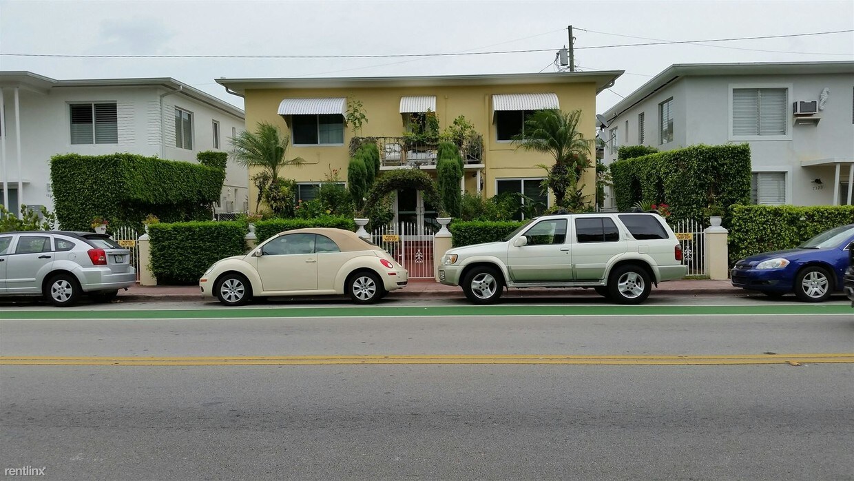 Foto principal - 7327 Dickens Ave
