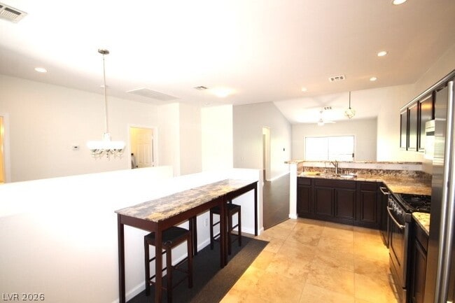Building Photo - 704 Peachy Canyon Cir