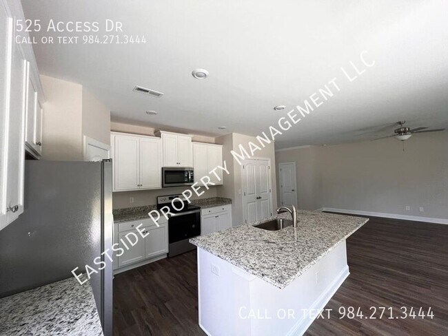 Building Photo - 525 Access Dr