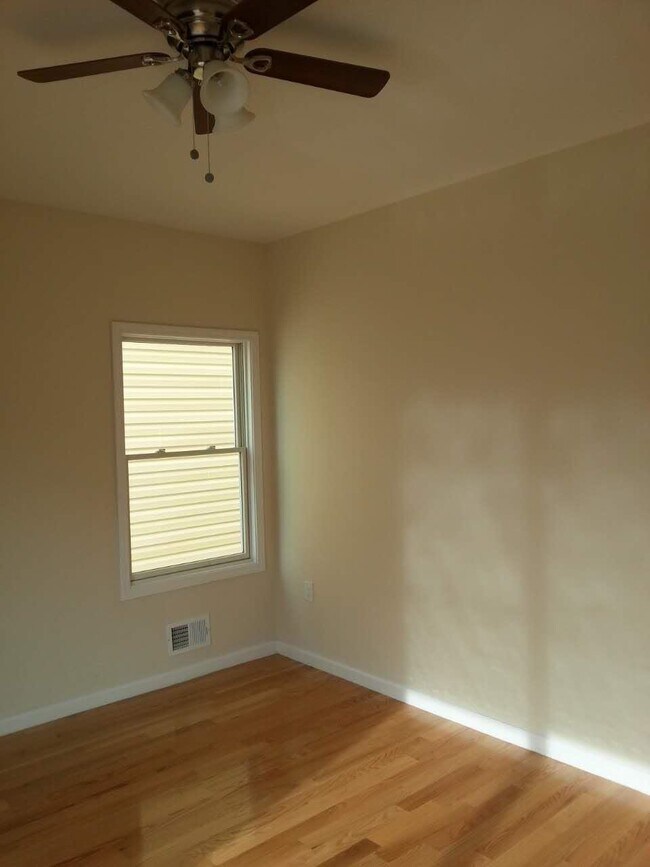 Building Photo - 175 Ege Ave