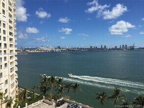 Building Photo - 540 Brickell Key Dr