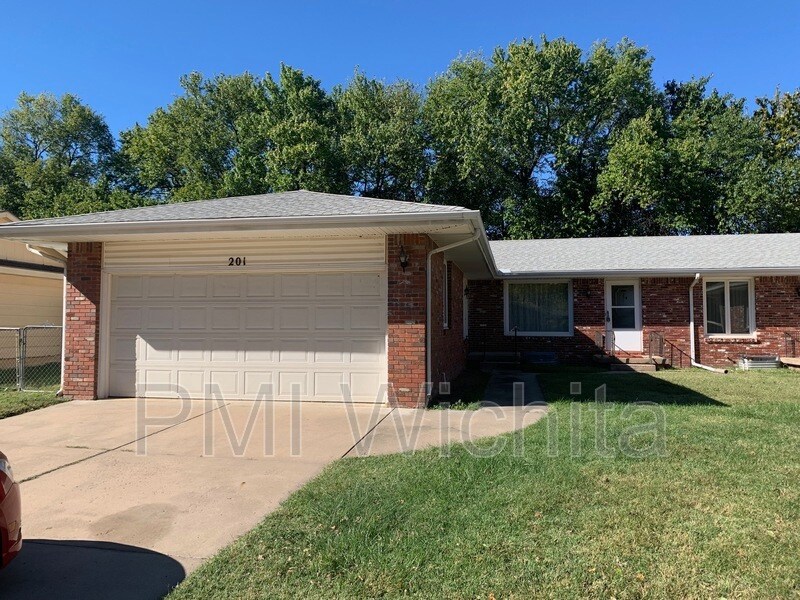 Primary Photo - 201 N Willow Dr