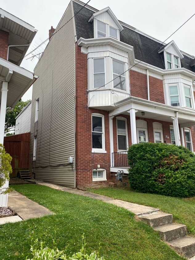 Primary Photo - 5 br, 1.5 bath House - 1452 W. KING STREET