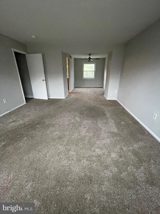 Building Photo - 744 Seawall Rd