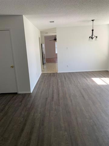 Foto del edificio - 2701 Woodlake Pkwy
