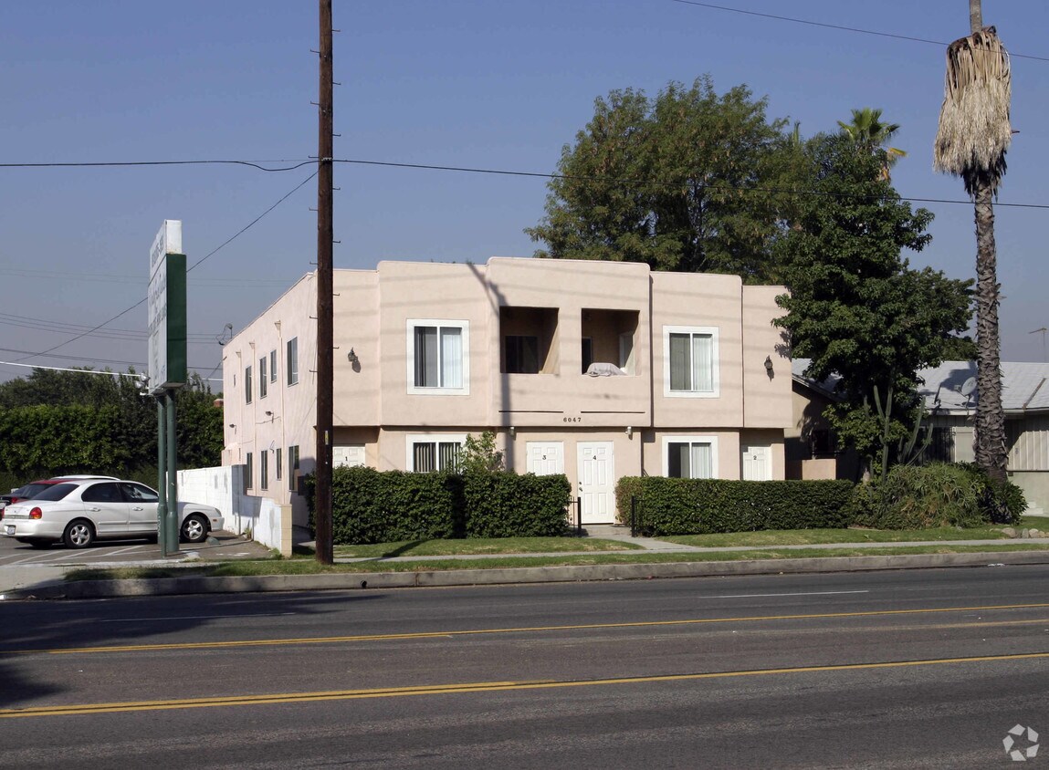 Building Photo - 6047 Woodman Ave