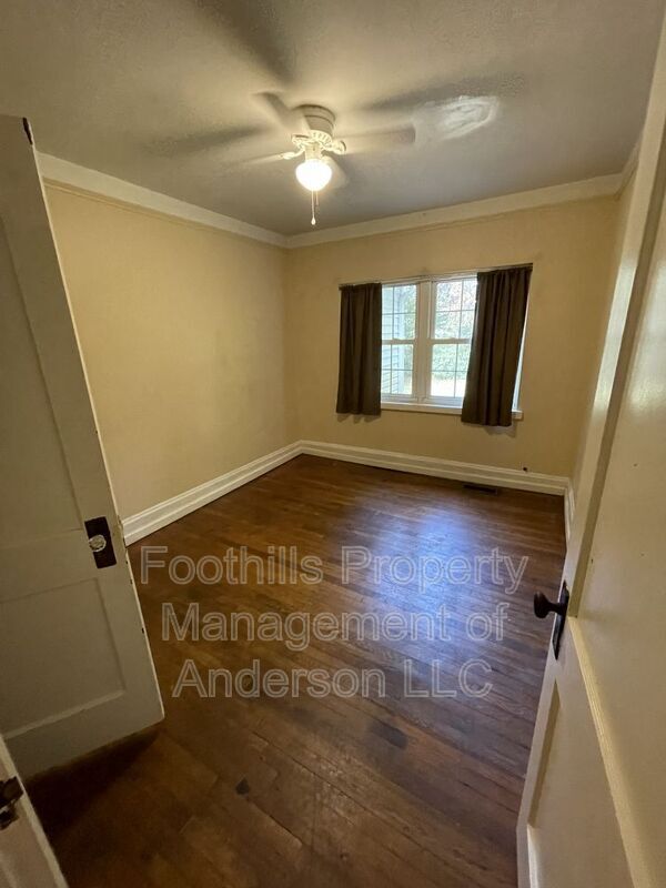 Foto del edificio - 410 Cathcart Dr