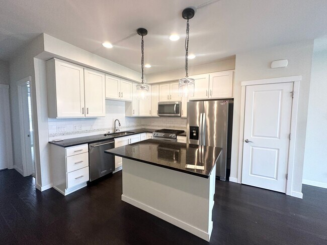 Foto del edificio - Modern 2-bed, 2-bath Townhome in Shoreline.