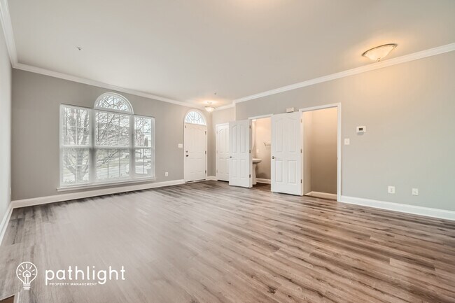 Building Photo - 566 Callander Way