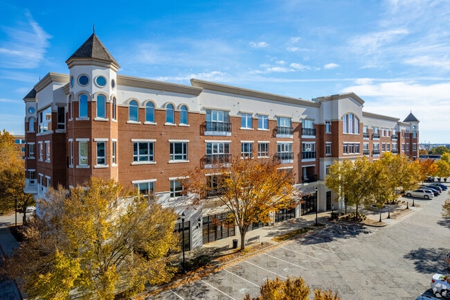 Building Photo - 820 N Thompson Ln