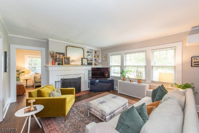 Building Photo - 34 Oakwood Ave