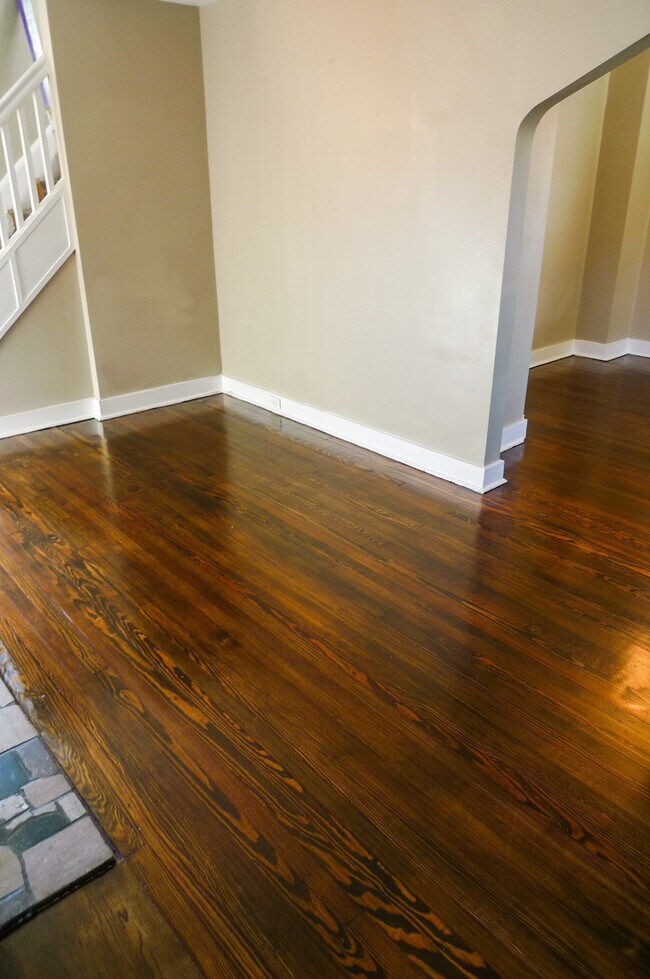 Building Photo - 2833 Midland Street