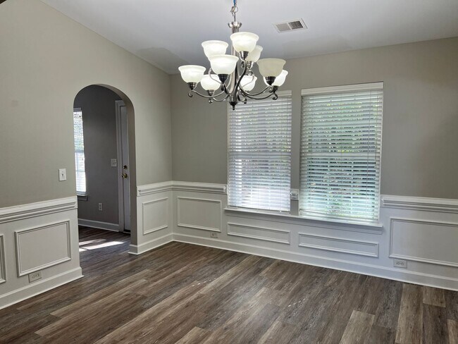 Foto del edificio - GREAT 4-BEDROOM HOME / ST JAMES SCHOOL DIS...