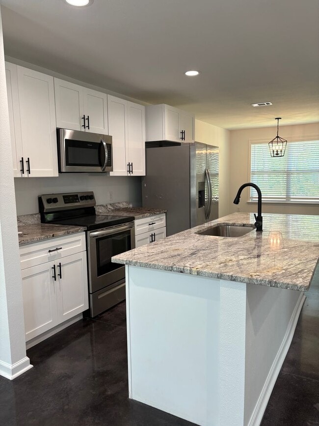 Building Photo - 3 Bedroom COMING SOON!