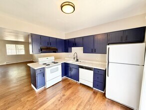 Building Photo - 37 Royal Crest Dr