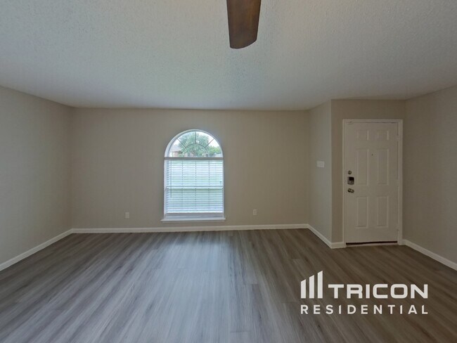 Foto del edificio - 941 Carlin Ln