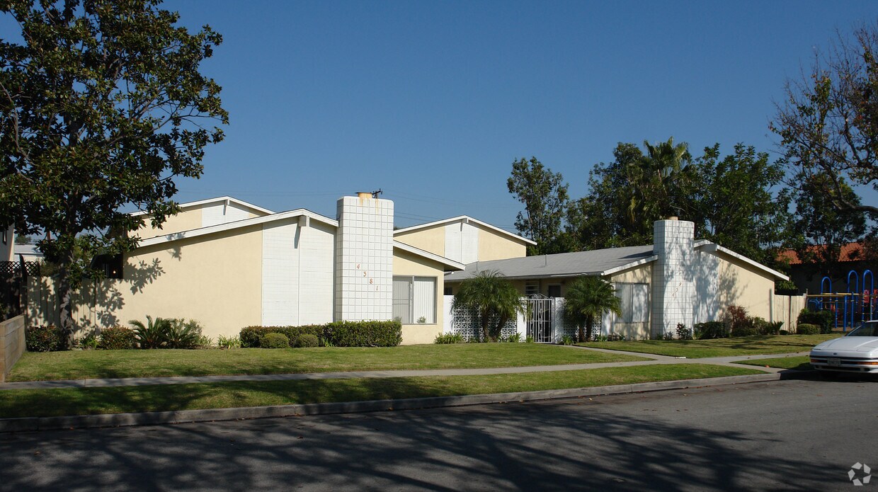 Primary Photo - 4381-4391 Howard Ave