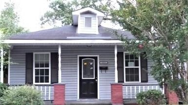 Primary Photo - 1011 W Victory Dr