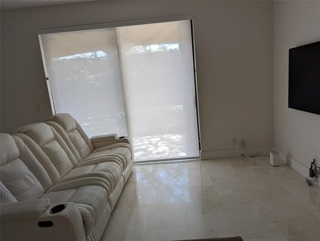 Foto del edificio - 4102 Forest Dr