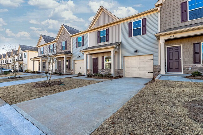 Foto del edificio - 4 Bedroom, 2.5 Bathroom Townhome in Mauldin!