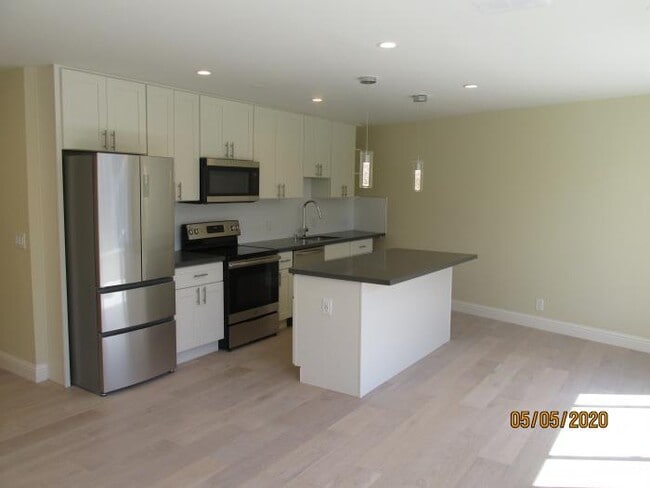 Building Photo - 3 bedroom in Oakland CA 94610