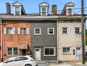 Building Photo - 373 Main St