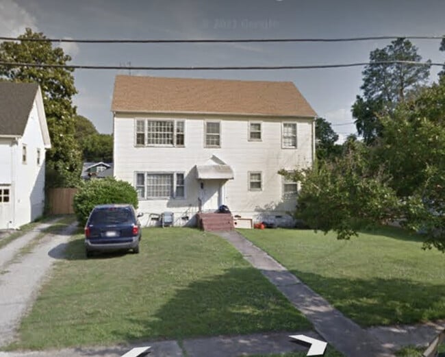 Building Photo - 303 Bogart Street