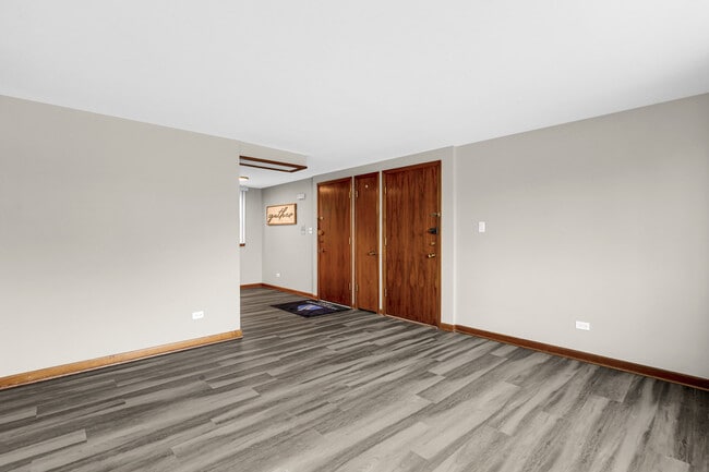 Building Photo - 7101 W Foster Pl