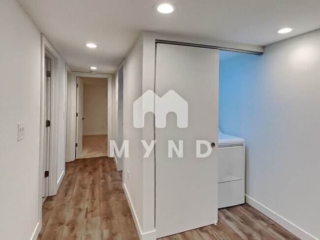 Building Photo - 303 S 104th St Apt B
