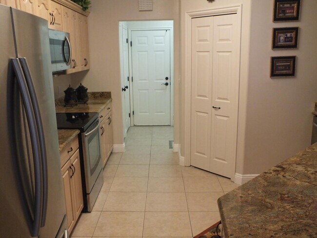 Foto del edificio - Beautiful dog friendly custom home in St. ...