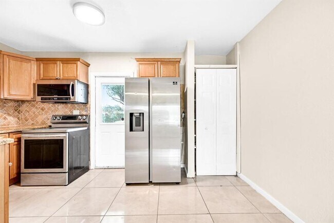 Foto del edificio - 3 bedroom in Miami Gardens FL 33054