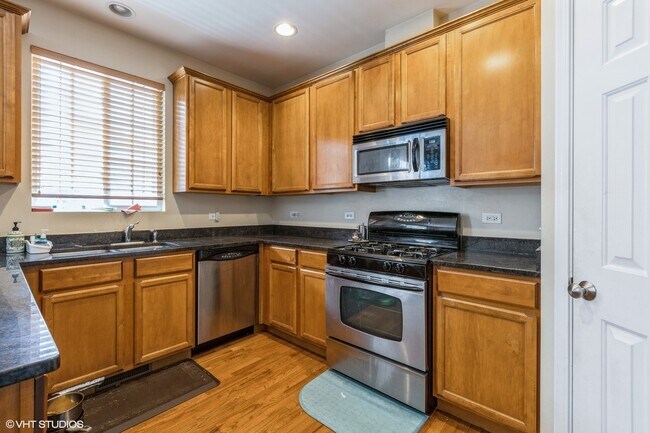 Foto del edificio - 912 Neudearborn Ln