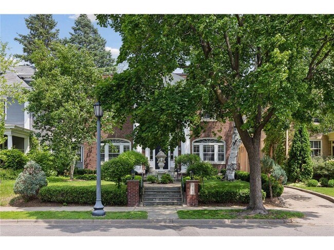 Foto del edificio - 1785 Dupont Ave S