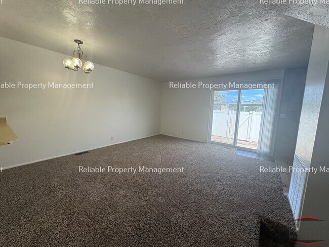 Building Photo - 1524 Falcon Dr