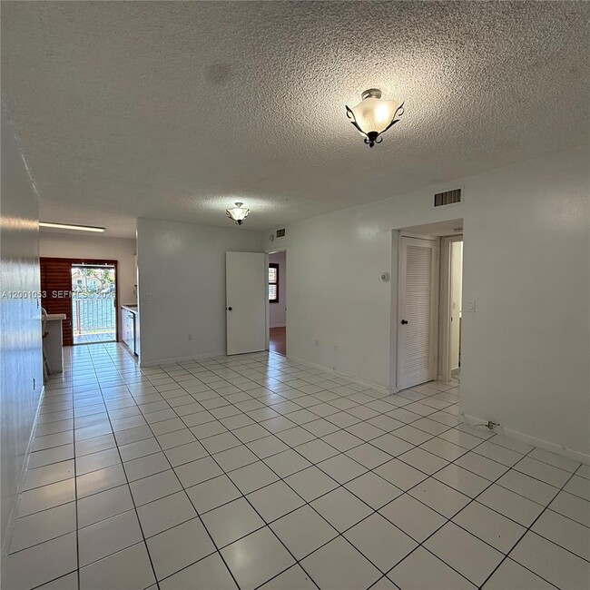 Foto del edificio - 6980 NW 173rd Dr