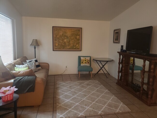 Foto del edificio - 802 E Lester St
