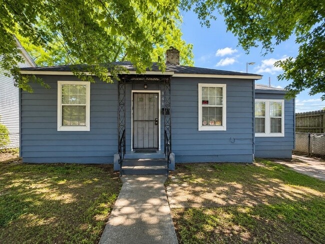 Photo - 846 Birch St House