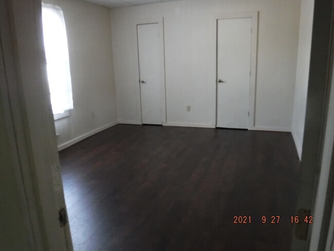 dormitorio grande - 906 W 3rd St