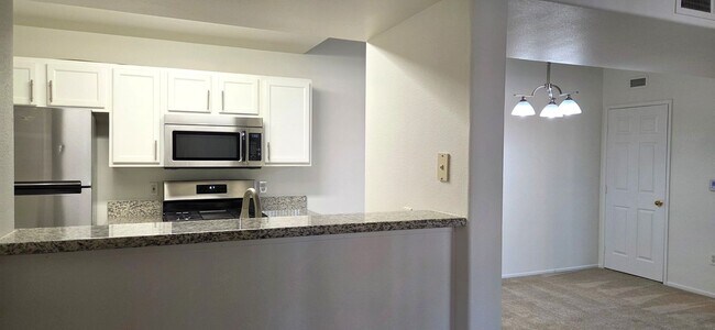 Foto del edificio - 950 Seven Hills Dr