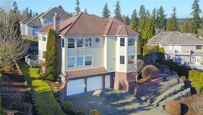 Foto del edificio - "Mini-Castle" in Edgewood, WA, Stunning VI...