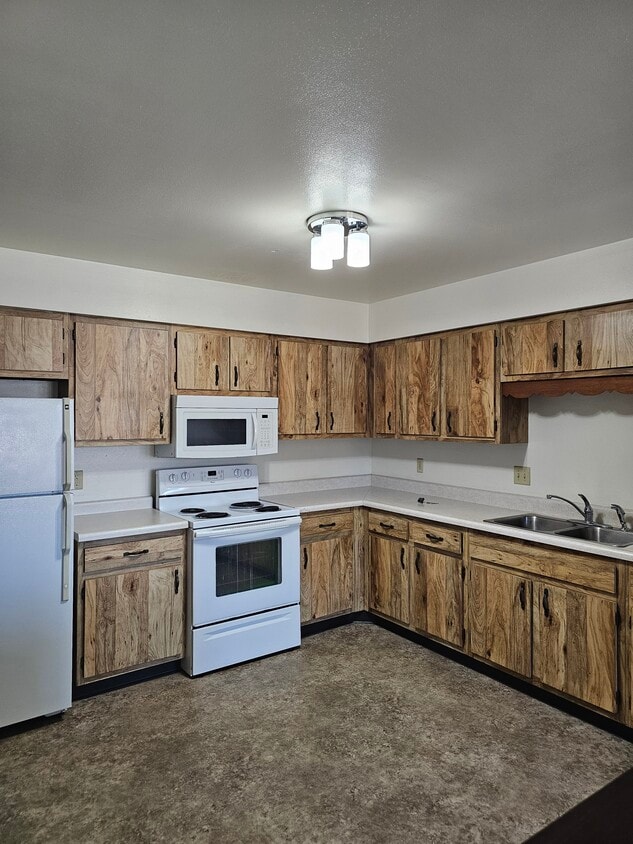 Building Photo - 8th St Merrill