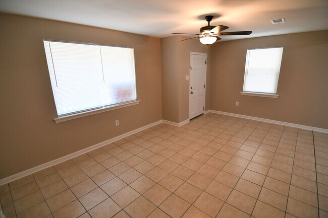 Foto del edificio - Must See!  Newly renovated, 3 bedroom, 1 bath home in Brownsfield off Plank Road