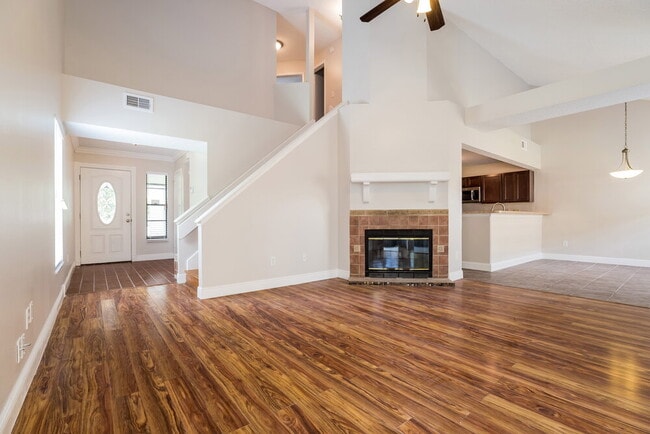 Foto del edificio - 402 E Springtree Way