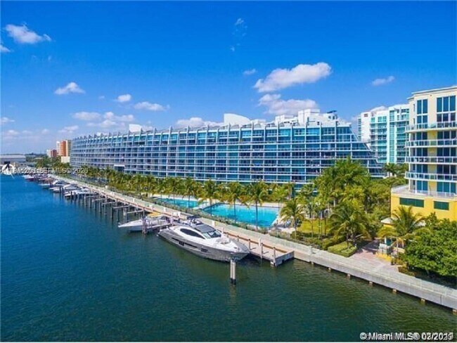 Foto del edificio - 2950 NE 188th St