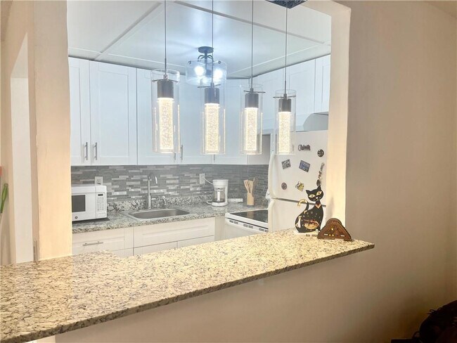 Foto del edificio - 446 Fanshaw K