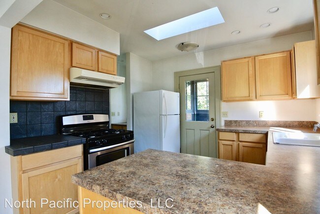 Building Photo - 4 br, 1.5 bath House - 2122 Dexter Ave N